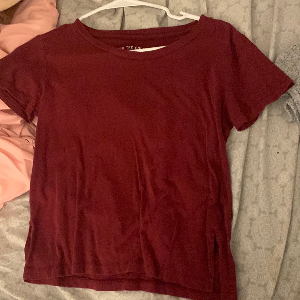 maroon aeropostale crew neck t-shirt